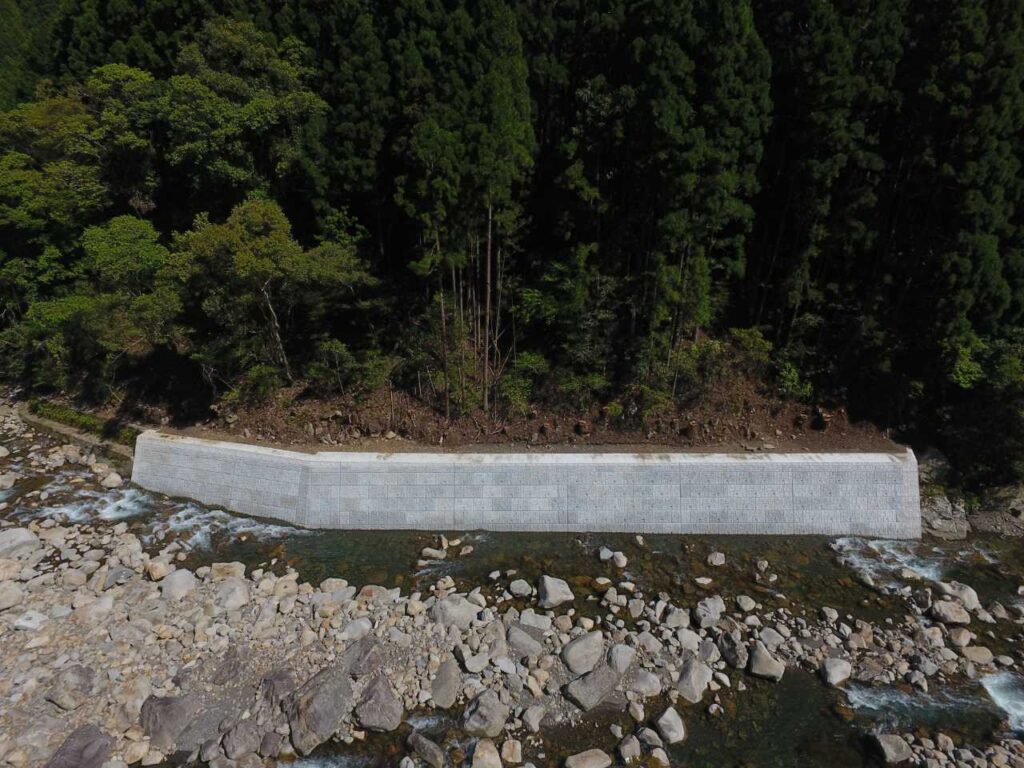 安田川　河川災害復旧工事　(有)松本工業